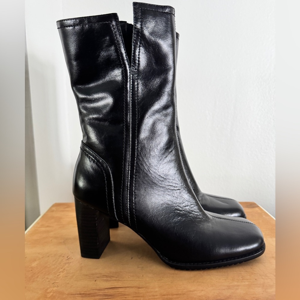 Hardly worn black tall ankle boot - size 10